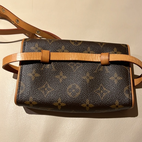 LV Belt Bag. Never used. - Picture 4 of 7